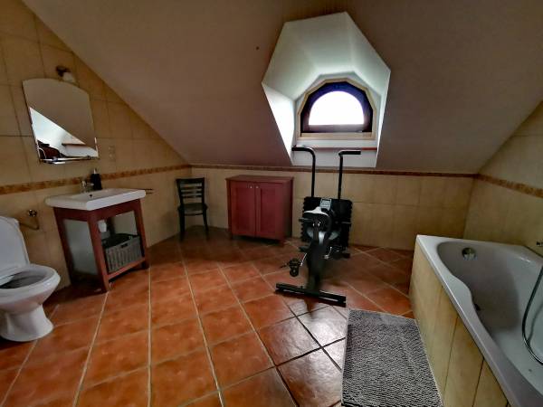 łazienka i rower treningowy