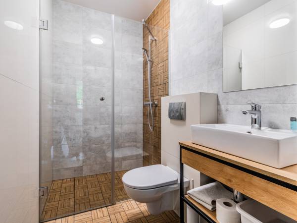 Gajówka - Całoroczne Pokoje i Apartamenty