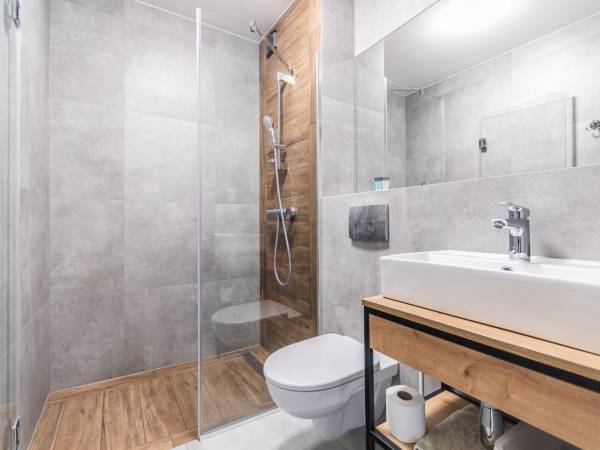 Gajówka - Całoroczne Pokoje i Apartamenty