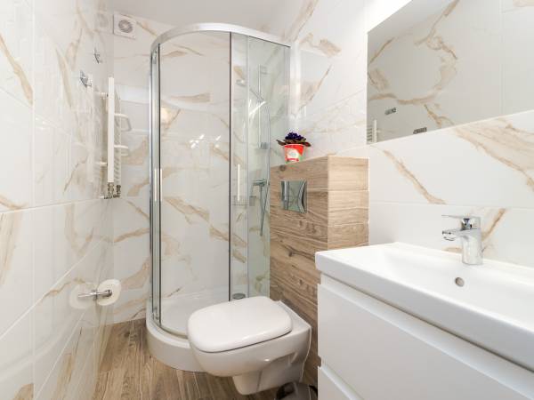 łazienka w pokoju 2 osobowym z dostawką