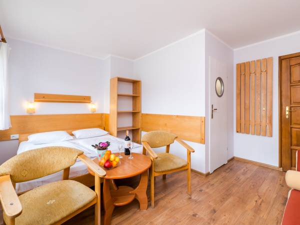 pokój dwuosobowy z dostawką