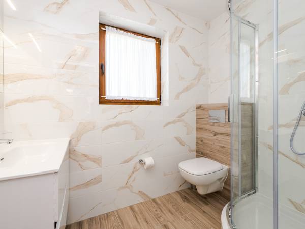 łązienka w pokoju 3 osobowym