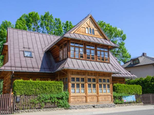 Widok obiektu od ulicy