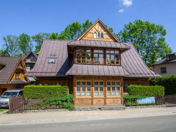 Widok obiektu od ulicy