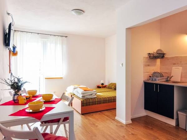 DW Rejs Pokoje i Studia