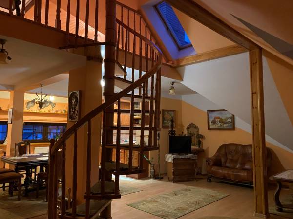 Dwupoziomowy Apartament w centrum z aneksem kuchennym 