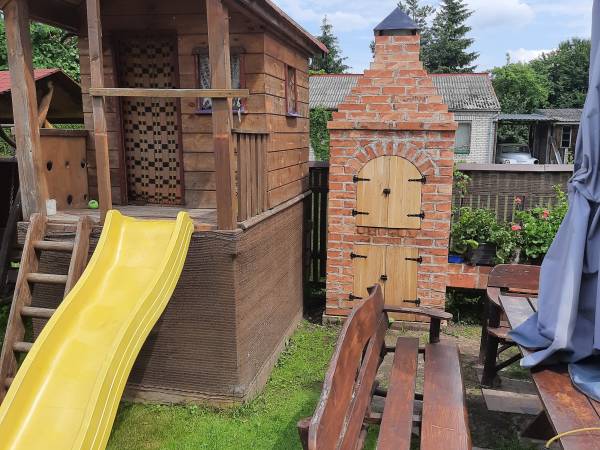 Domek dla dzieci i grill