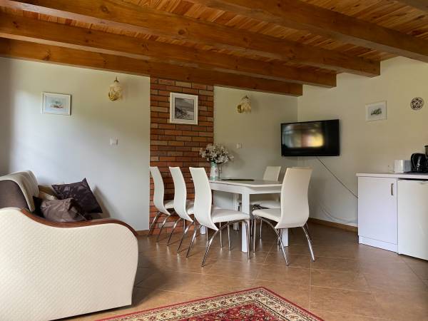 Dom2a salon z aneksem kuchennym