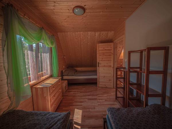 Pokój z dwoma łóżkami pojedynczymi jedno małżeńskie