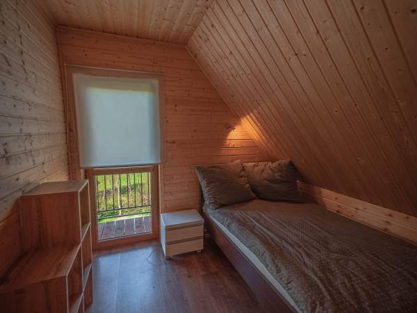 Pokój z łóżkiem małżeńskim