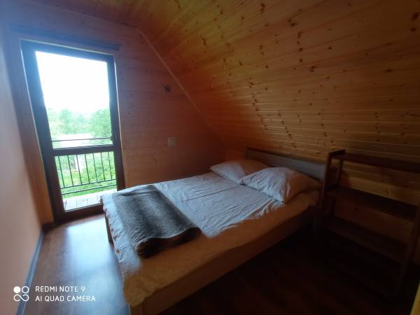 Pokój z łóżkiem małżeńskim