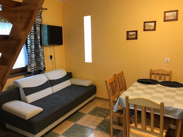 Domek nr3: jadalnia salon