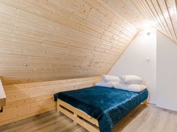 (8) pokój 5 osobowy