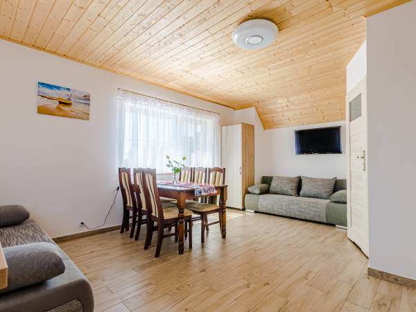 (7) pokój 6 osobowy