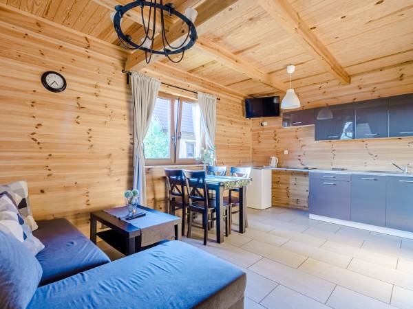 ANEK KUCHENNY Z SAONIKIEM W DOMKU PIĘTROWYM