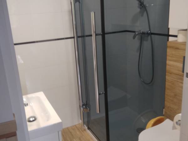 łazienka przy pokoju nr 2