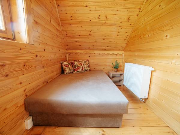 Sypialnia mniejsza z dwoma łóżkami