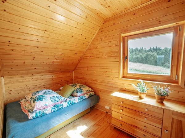 Sypialnia mniejsza z dwoma łóżkami