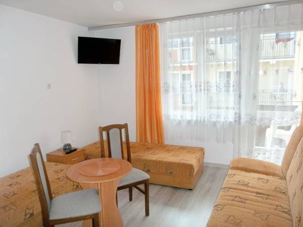 pokój 3 osobowy z wersalką