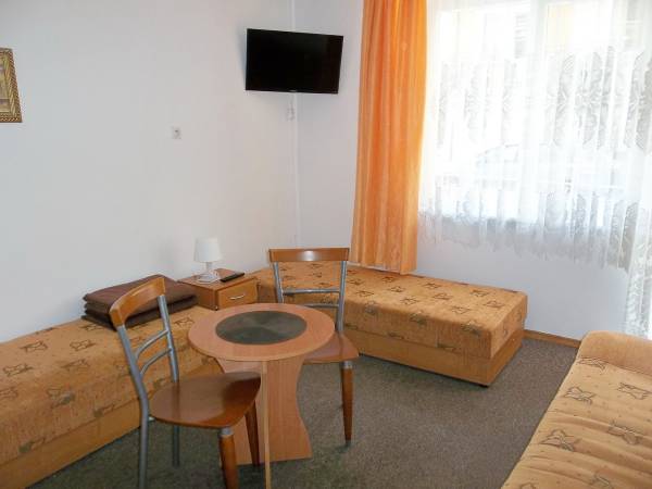 pokój 3 osobowy z wersalką