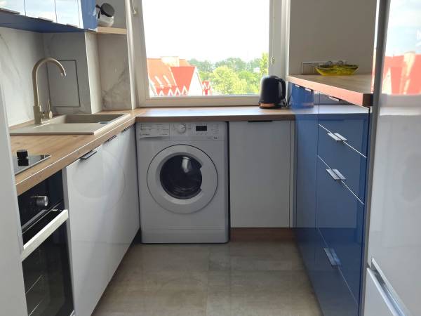 W pełni wyposażony aneks kuchenny.