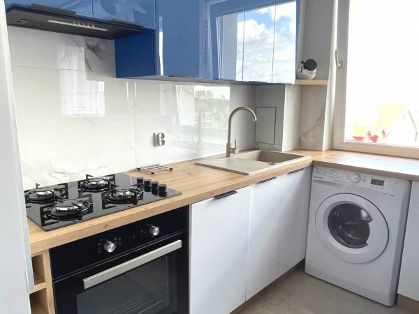 W pełni wyposażony aneks kuchenny.