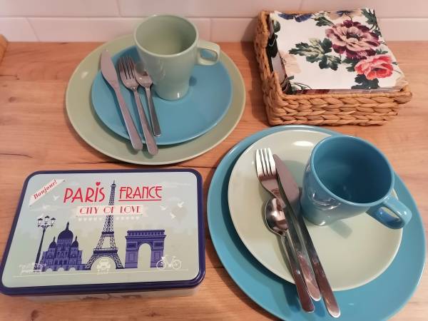 Kolorowe zastawy stołowe