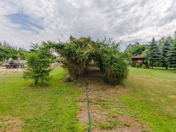 Kamienny Dworek Pokoje Gościnne i Pracownicze