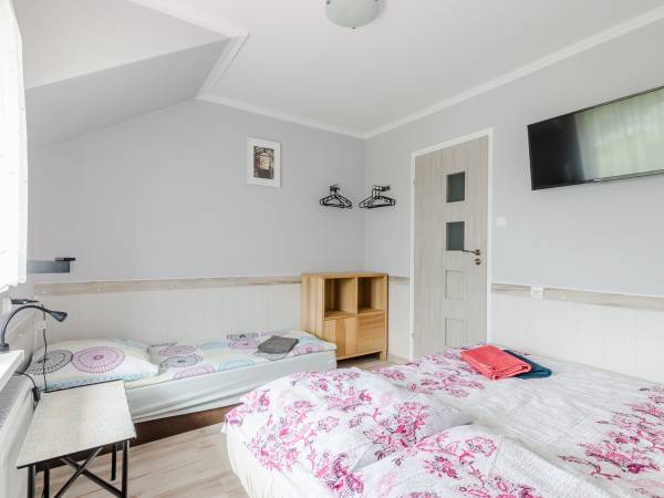 Kamienny Dworek Pokoje Gościnne i Pracownicze