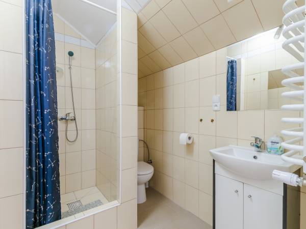 Kamienny Dworek Pokoje Gościnne i Pracownicze