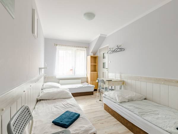 Kamienny Dworek Pokoje Gościnne i Pracownicze