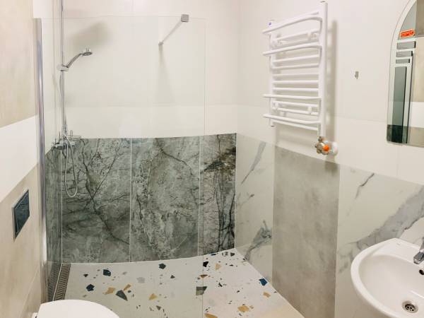 Łazienka w pokoju 2+2