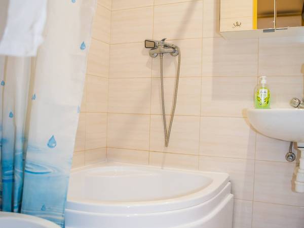 Pokój 2 osobowy na poddaszu z klimatyzacją - łazienka