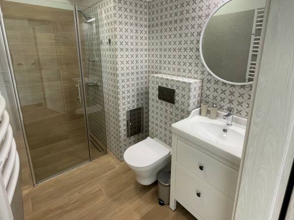 pokój 3-4 osobowy, narożny, piętro