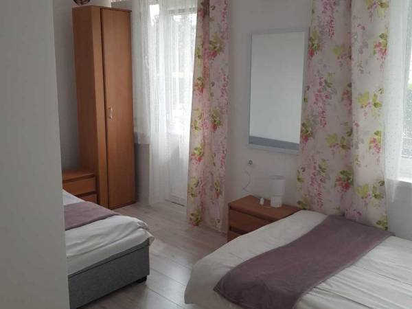 pokój nr 3, trzyosobowy z łazienką i balkonem