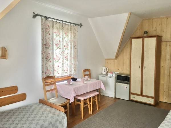 pokój nr 4 (trzyosobowy)