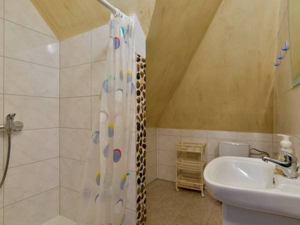 Łazienka pokoju dwuosobowego nr 6