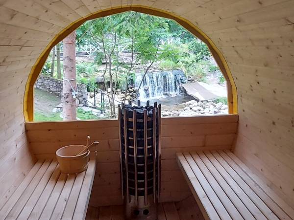 Sauna z widokiem na wodospad