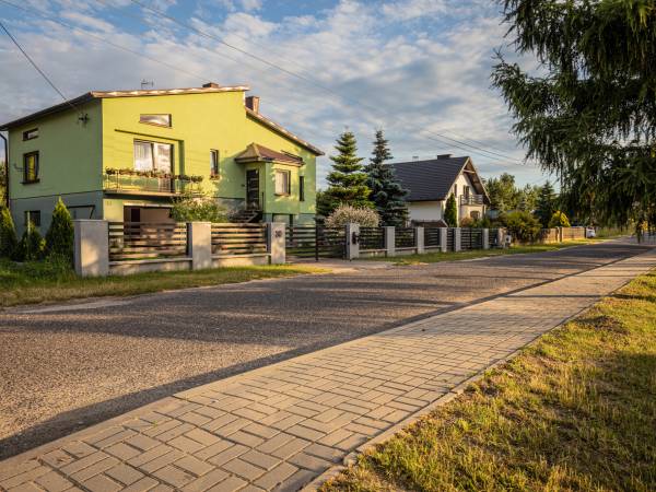 widok z ulicy na Jurajska28 (w głębi)