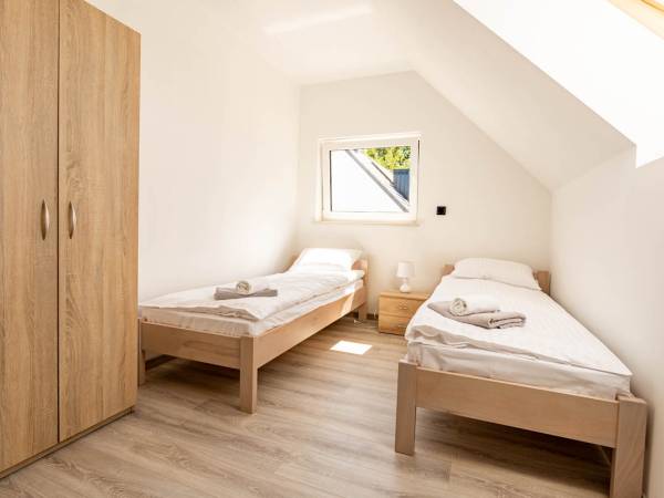 sypialnia z 2 łóżkami pojedynczymi