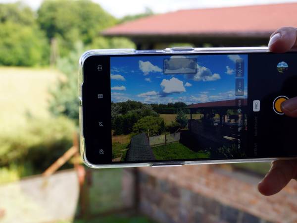 Taras i pole przed domem