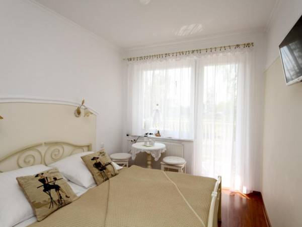 PENSJONAT BIAŁY DOMEK - ŁEBA - 200m od plaży