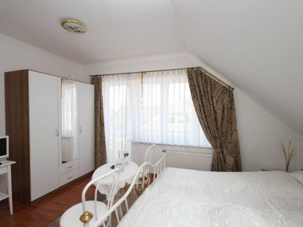 PENSJONAT BIAŁY DOMEK - ŁEBA - 200m od plaży