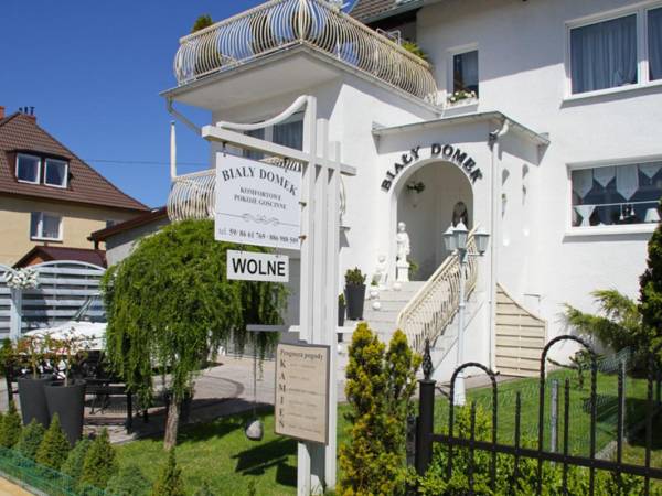 PENSJONAT BIAŁY DOMEK - ŁEBA - 200m od plaży