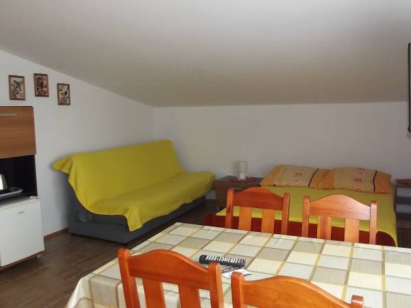 pok.4 osob na poddaszu