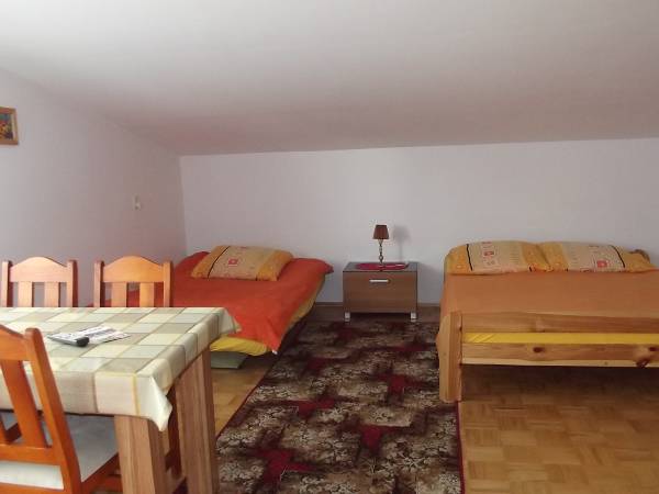 pok.4 osob na poddaszu