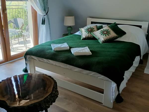 Apartament 2-osobowy z aneksem, łazienka, balkonem i widokiem na Giewont i Gubałówkę