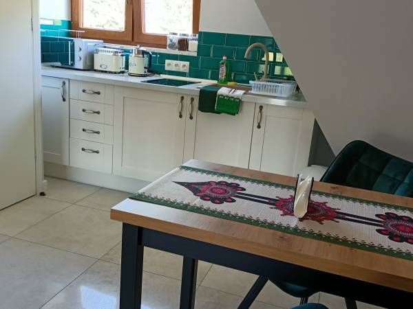 Apartament 2-osobowy z aneksem, łazienka, balkonem i widokiem na Giewont i Gubałówkę