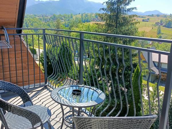 Apartament 2-osobowy z aneksem, łazienka, balkonem i widokiem na Giewont i Gubałówkę