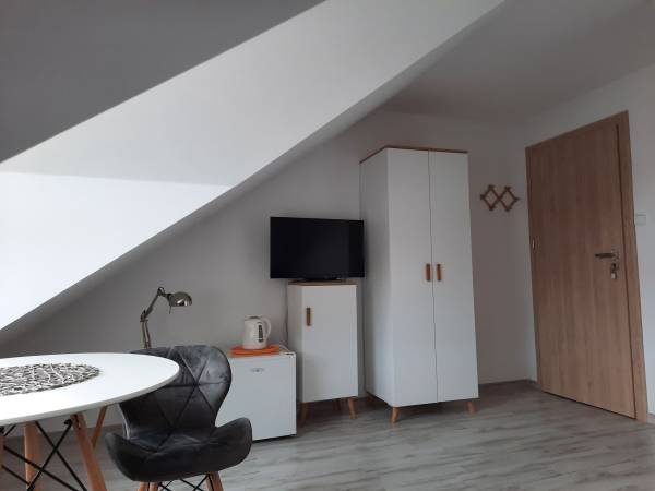 Pokój 1- osobowy z łazienką (6)